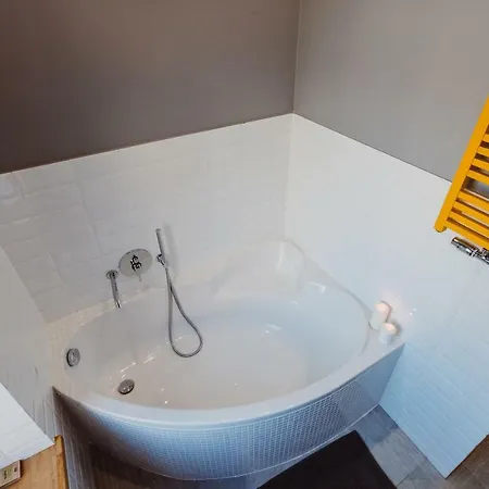 2 Bedroom Center